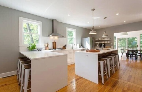 Three Oaks House | Modern Farmhouse w/Pool & Hot Tub, Surrounded by Nature - 5 minutes to beach!