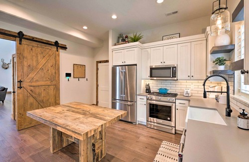 Woodland Estates House | Modern Farmhouse w/Patio, Grill & Mtn Views!