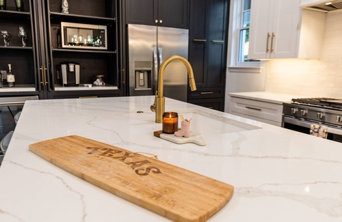 Dawson House | Modern Farmhouse | Walk to South Congress |3BR/3BA