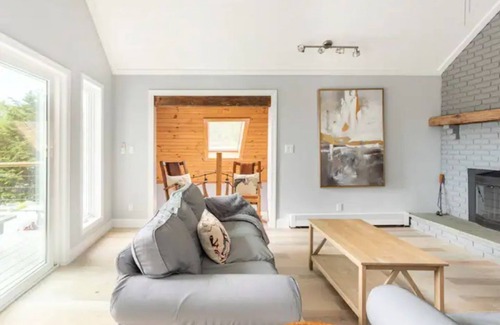 Freehold House | Modern Farmhouse with Pool in the Catskills