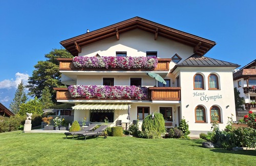 Sistrans Apartment | Modern feel-good studio * for 2 people near Innsbruck with terrace