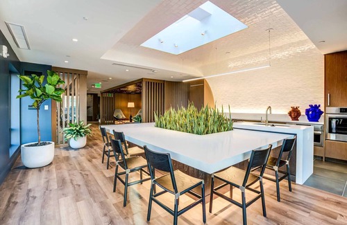 Fenway–Kenmore Apartment | Modern Fenway Studio w/W/D, Roof & Gym, nr Fenway Park, by Blueground
