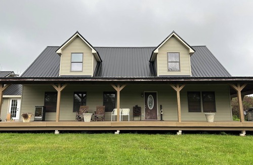 Hammondsport House | Modern Finger Lakes Cabin – Private and Minutes from Keuka Lake & Wineries!