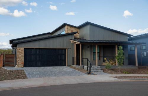 Flagstaff House | Modern Flagstaff Escape with Grill, 3 Mi to Downtown