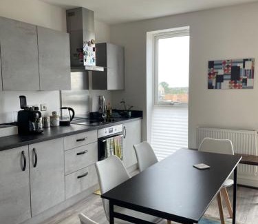 South Hornchurch Apartment | Modern Flat, All Amenities, RM138RP