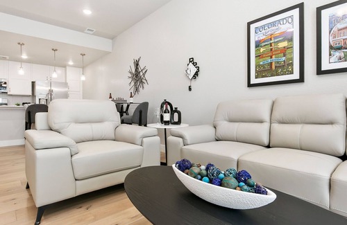 Fort Collins Condo | Modern Flat in Old Town N Attchd Gar/EV, Fireplace