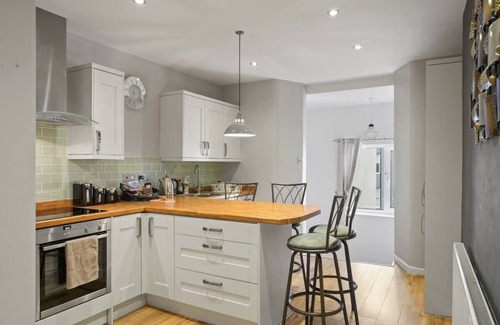 Plymouth Apartment | Modern Flat on The Hoe w/Private Parking