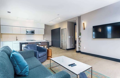 Berkeley Hotel | Modern Flat w/Mtn Views & Private Balcony!
