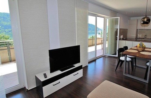 Bodensdorf Apartment | Modern flat with a view over Lake Ossiach