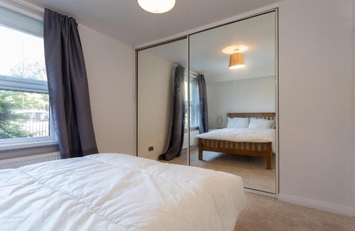 Victoria Apartment | Modern Flat With Garden By Victoria Park