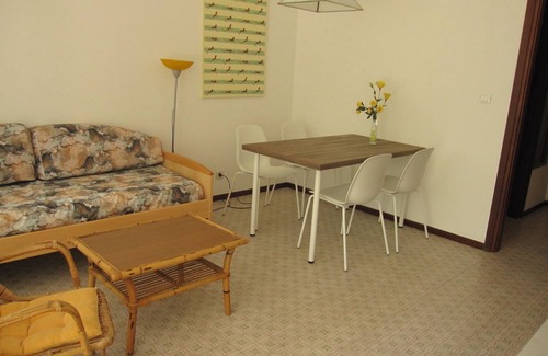 Grado Pineta Apartment | Modern flat with balcony and lift at Grado Pineta