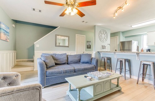 Mary Esther House | Modern Florida Townhome w/ Community Pool!