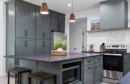 Monteagle House | Modern Forest House w/sunset views