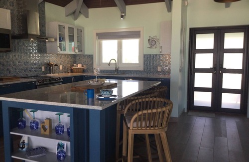 Pelican Point House | Modern Four Bedroom Home ON THE BEACH in Grand Bahama
