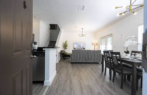 Indian Wells House | Modern FOUR-Bedroom piece of paradise close to Disney!