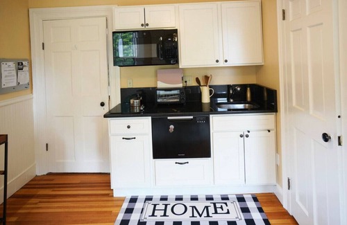 Fox Point Apartment | Modern French Vacation Home at Brown