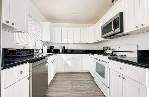 Burbank House | Modern Friendly 3BR Habitat - WO - BUR