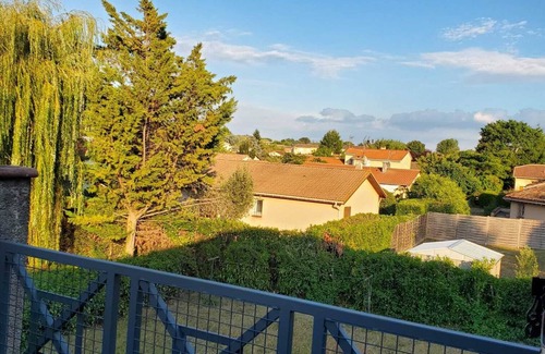 L'Isle-Jourdain Apartment | Modern, fully-equipped apartment