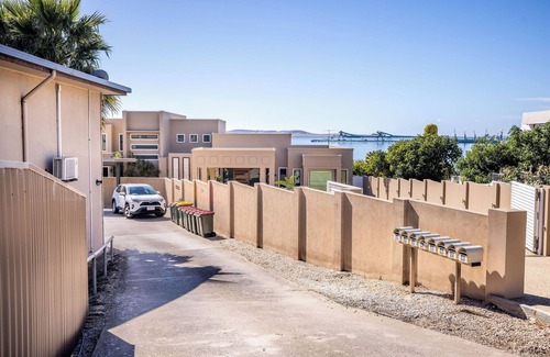 Port Lincoln Apartment | Modern, fully equipped, and pet-friendly accommodation.