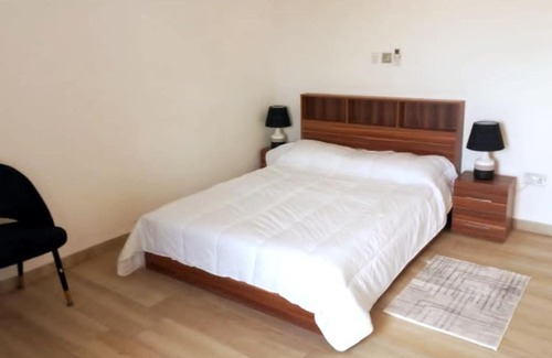 Oyibi Apartment | Modern, fully equipped 1-bed Apt