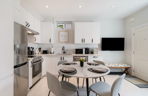 Hastings House | Modern Fully Furnished 2 Bedroom Home Near Renfrew Station