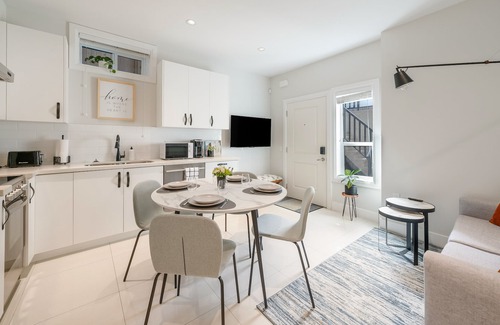 Hastings House | Modern Fully Furnished 2 Bedroom Home Near Renfrew Station