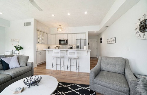 Manistee Condo | Modern Fully Renovated HV Condo