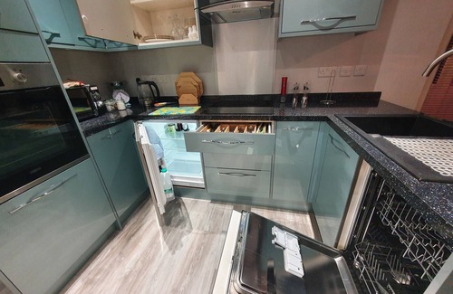 Lincoln Apartment | Modern fully self-contained Annex, free Parking private off street, large Garden
