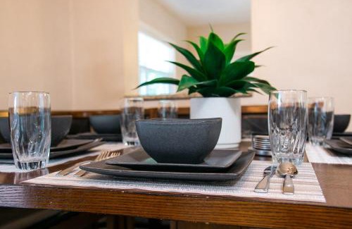 Gainesville House | Modern, Fully Upgraded Home with BBQ and Firepit!