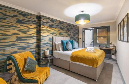 King's Cross Apartment | Modern & Funky 3-BR Duplex with Games Room & Sauna