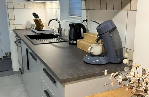 Euskirchen Apartment | Modern furnished holiday apartment with two bedrooms and a workspace