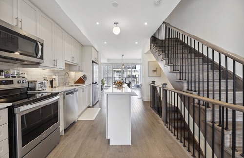 Clarington House | Modern Furnished Lakefront Townhome
