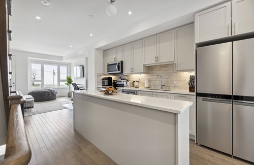 Clarington House | Modern Furnished Lakefront Townhome