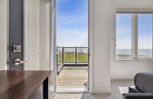 Clarington House | Modern Furnished Lakefront Townhome