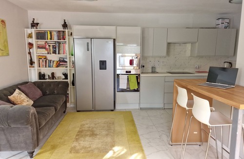 Savannes Apartment | Modern garden apartment close to airport and sea