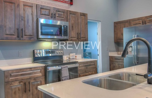 Northeast Heights House | Modern Gasoline Alley w/Hot Tub & 3 King Beds