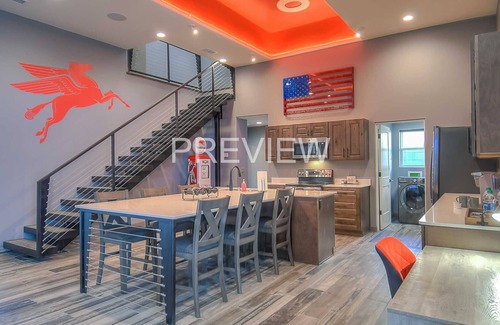 Northeast Heights House | Modern Gasoline Alley w/Hot Tub & 3 King Beds