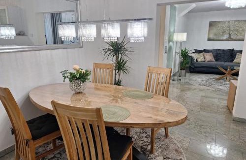 Linden Apartment | Modern & Gemütlich XL
