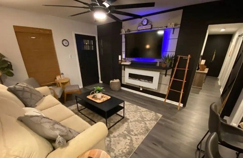 Hattiesburg House | Modern Gem Getaway