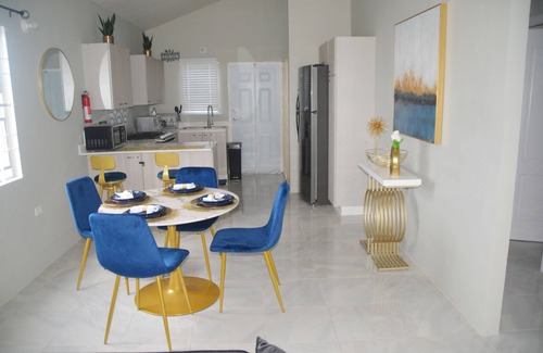 Discovery Bay House | Modern Gem w/free parking on premises
