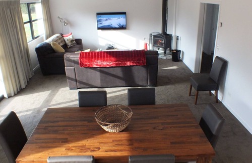 Glenorchy House | Modern Gem with mountain views
