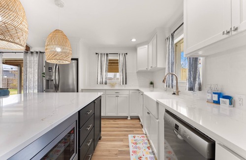 Lake Charles House | Modern Getaway - Near Golf & Casinos
