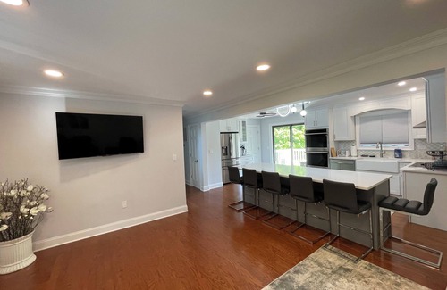 Poughkeepsie House | Modern Getaway Retreat House on 2 Acres