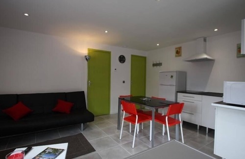 Vincey Cottage | Modern Gîte with Easy Access to Local Attractions & Amenities