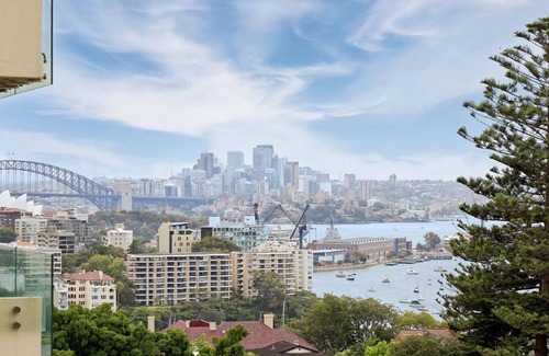 Darling Point Apartment | Modern Glamour is an apartment with breathtaking harbour bridge views