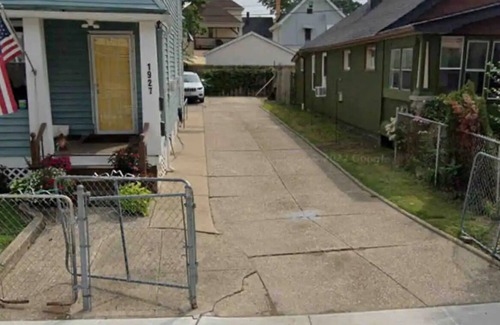 Detroit - Shoreway House | Modern Gordon Square 2nd Level Duplex