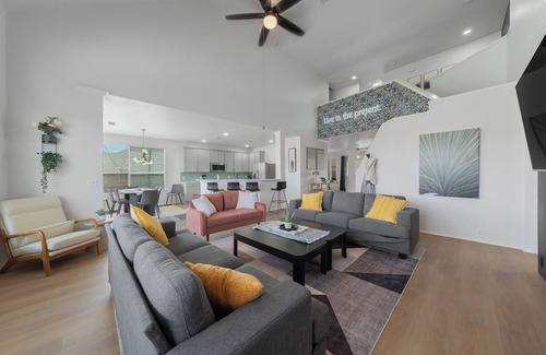 Grand Prairie House | Modern Grand Prairie Retreat w/Pool Game Room -10 Min to Stadiums & More
