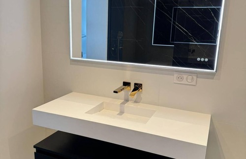 Cran-Gevrier Apartment | Modern Green & White - Apartment T3 60m2 Annecy - Parking Privé - Wifi - Netflix