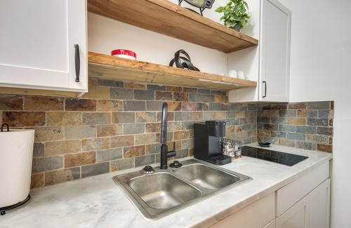 Greenwood Apartment | Modern Greenwood Studio < 1 Mi to Downtown!