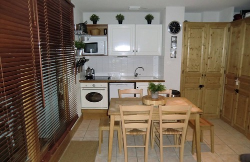 Les Deux Alpes Apartment | Modern Ground Floor Apartment in Great Location- Perfect for Families or Couples